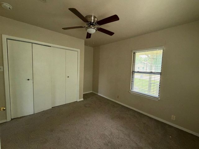 1404 E Tennie Street, Gainesville, TX 76240