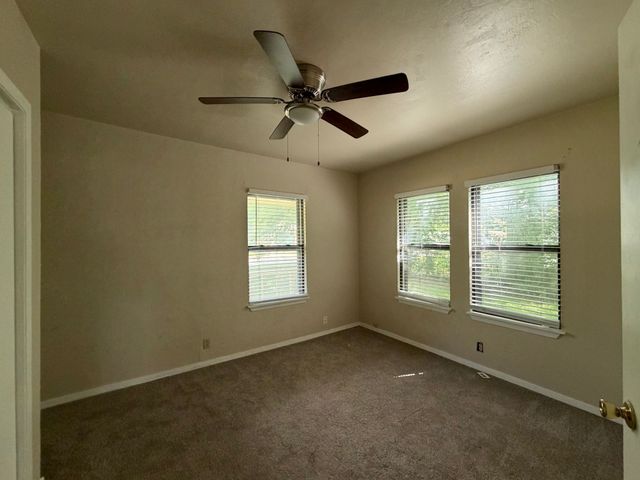 1404 E Tennie Street, Gainesville, TX 76240