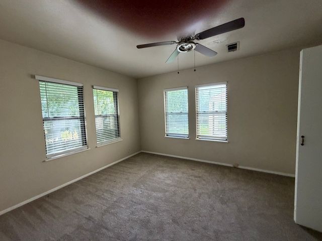 1404 E Tennie Street, Gainesville, TX 76240