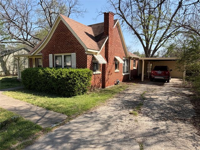 1404 E Tennie Street, Gainesville, TX 76240