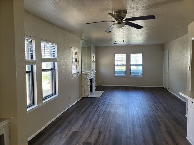 1404 E Tennie Street, Gainesville, TX 76240