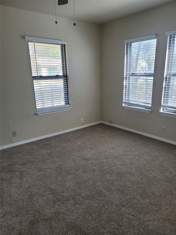 1404 E Tennie Street, Gainesville, TX 76240