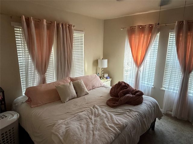 1404 E Tennie Street, Gainesville, TX 76240