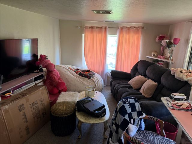 1404 E Tennie Street, Gainesville, TX 76240