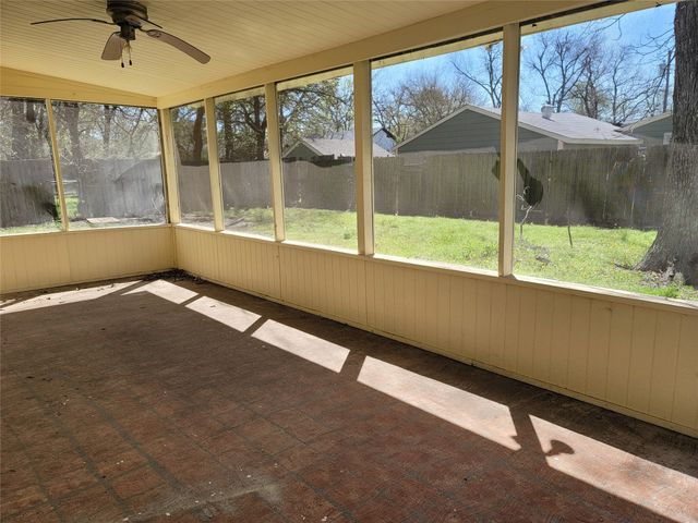 1404 E Tennie Street, Gainesville, TX 76240
