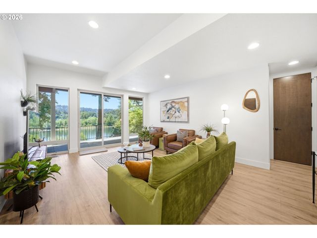 18494 Se WILLAMETTE Dr, Milwaukie, OR 97267