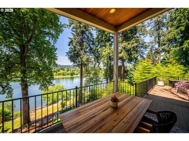 18494 Se WILLAMETTE Dr, Milwaukie, OR 97267