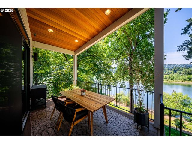 18494 Se WILLAMETTE Dr, Milwaukie, OR 97267