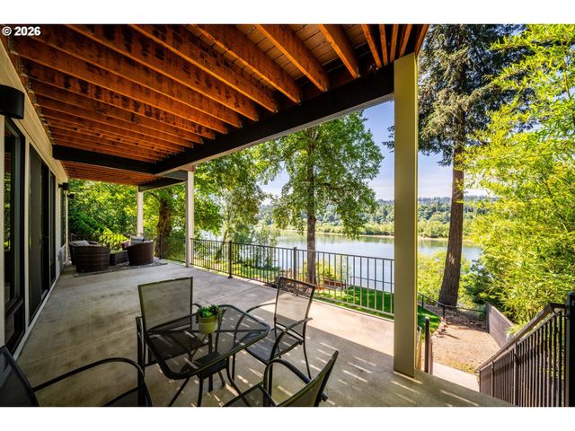 18494 Se WILLAMETTE Dr, Milwaukie, OR 97267