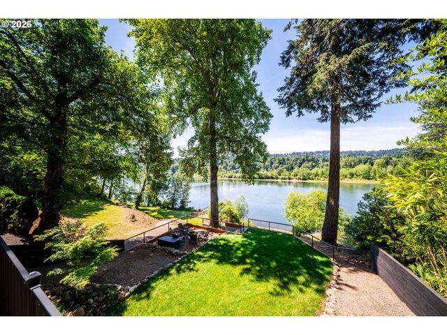 18494 Se WILLAMETTE Dr, Milwaukie, OR 97267