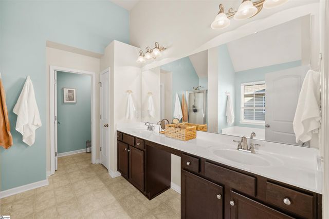 8 Valley Bluff Lane, Simpsonville, SC 29680