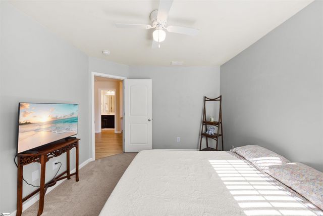 8 Valley Bluff Lane, Simpsonville, SC 29680