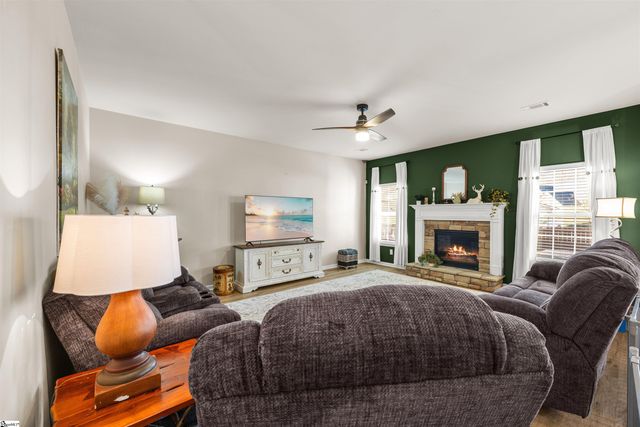 8 Valley Bluff Lane, Simpsonville, SC 29680