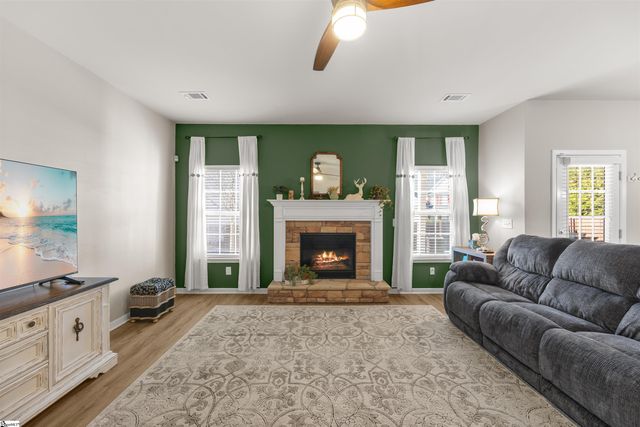 8 Valley Bluff Lane, Simpsonville, SC 29680