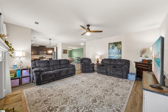 8 Valley Bluff Lane, Simpsonville, SC 29680