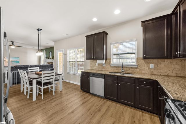 8 Valley Bluff Lane, Simpsonville, SC 29680