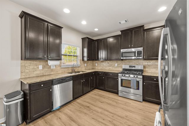 8 Valley Bluff Lane, Simpsonville, SC 29680