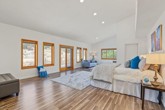 30 Tierra Monte Drive NE, Albuquerque, NM 87122