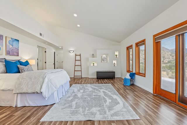 30 Tierra Monte Drive NE, Albuquerque, NM 87122