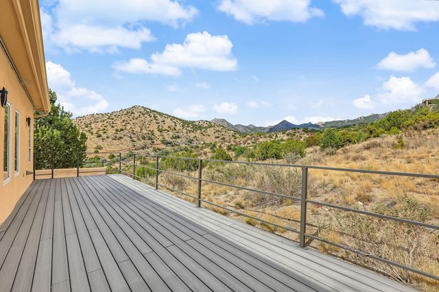 30 Tierra Monte Drive NE, Albuquerque, NM 87122
