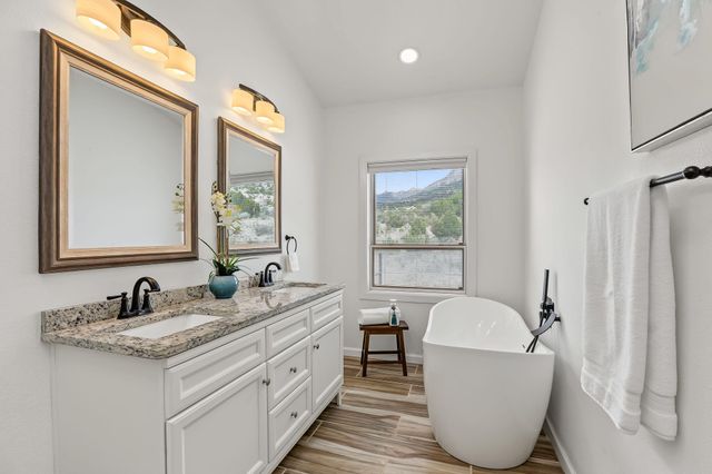 30 Tierra Monte Drive NE, Albuquerque, NM 87122