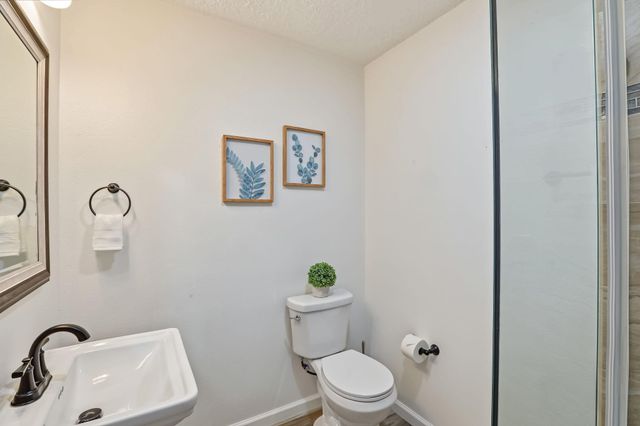 30 Tierra Monte Drive NE, Albuquerque, NM 87122