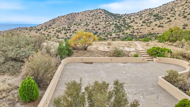 30 Tierra Monte Drive NE, Albuquerque, NM 87122
