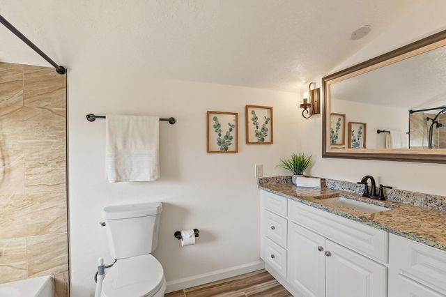 30 Tierra Monte Drive NE, Albuquerque, NM 87122