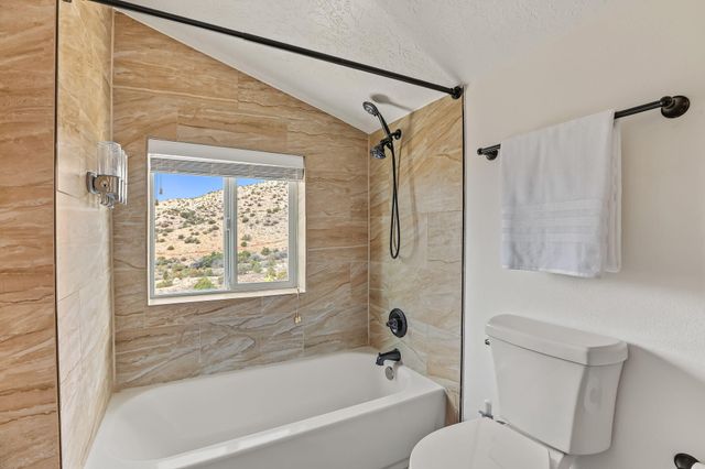30 Tierra Monte Drive NE, Albuquerque, NM 87122