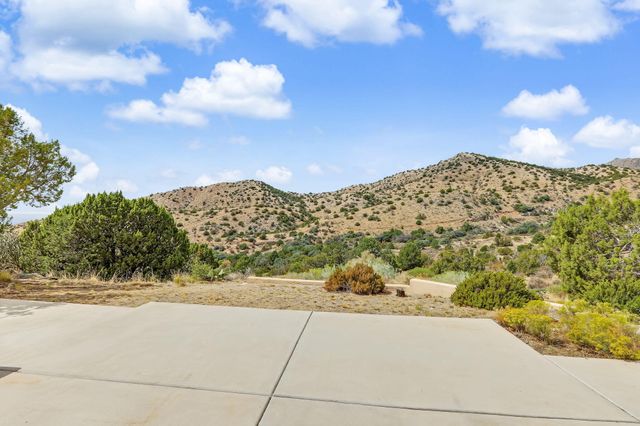 30 Tierra Monte Drive NE, Albuquerque, NM 87122