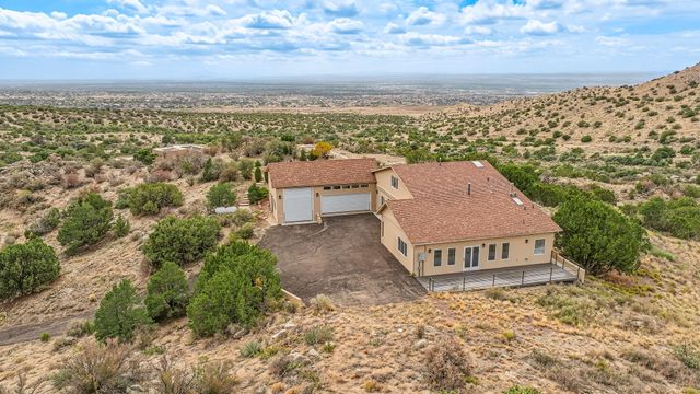 30 Tierra Monte Drive NE, Albuquerque, NM 87122