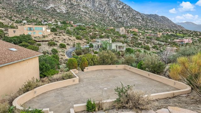 30 Tierra Monte Drive NE, Albuquerque, NM 87122