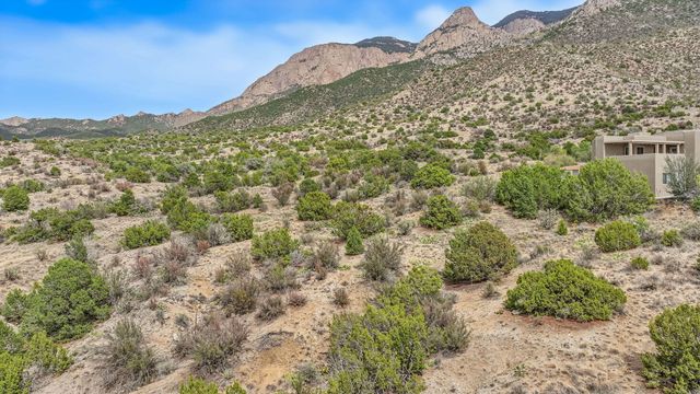 30 Tierra Monte Drive NE, Albuquerque, NM 87122