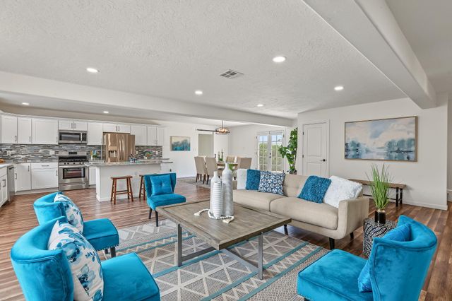 30 Tierra Monte Drive NE, Albuquerque, NM 87122