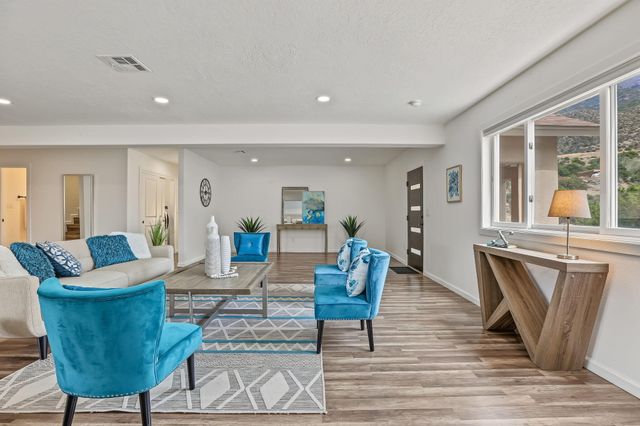30 Tierra Monte Drive NE, Albuquerque, NM 87122