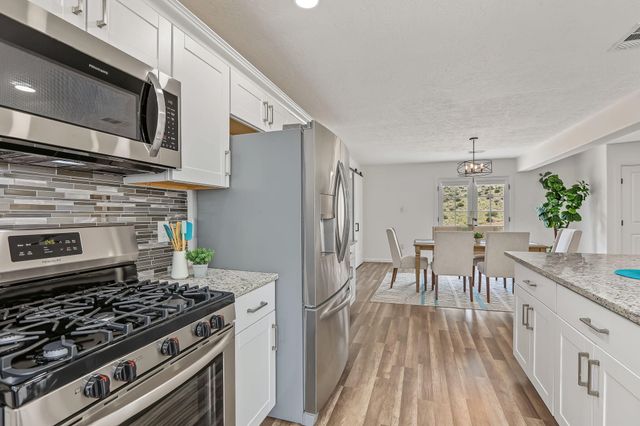 30 Tierra Monte Drive NE, Albuquerque, NM 87122