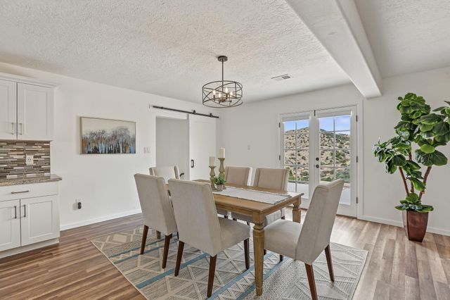 30 Tierra Monte Drive NE, Albuquerque, NM 87122