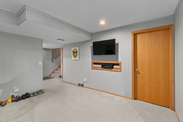 6414 Northwest Drive, Windsor Heights, IA 50324