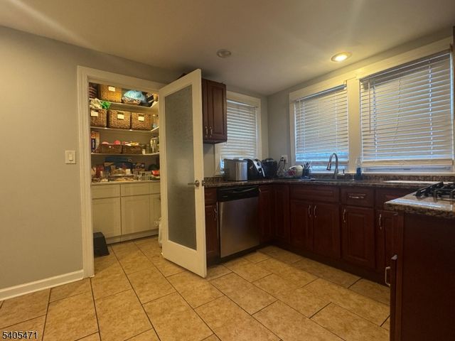 835 Dixie Ln, Plainfield City, NJ 07062