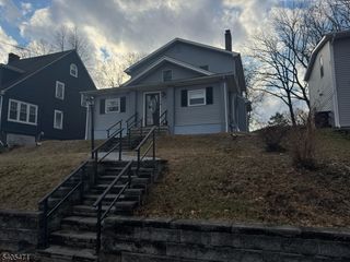 835 Dixie Ln, Plainfield City, NJ 07062