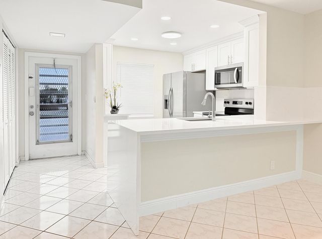 9272 SW 3RD Street 404, Boca Raton, FL 33428