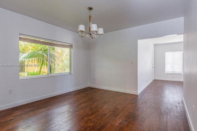 2880-2882 S Le Jeune Rd, Coral Gables, FL 33134