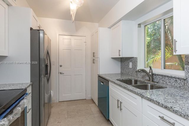 2880-2882 S Le Jeune Rd, Coral Gables, FL 33134