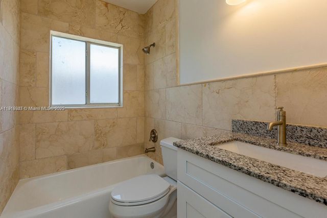 2880-2882 S Le Jeune Rd, Coral Gables, FL 33134