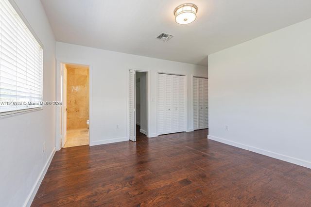 2880-2882 S Le Jeune Rd, Coral Gables, FL 33134