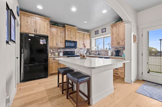 917 Silver Springs St, Middleton, ID 83644