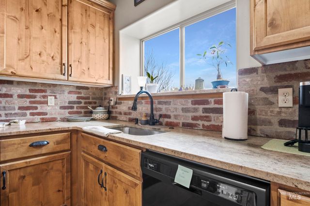 917 Silver Springs St, Middleton, ID 83644