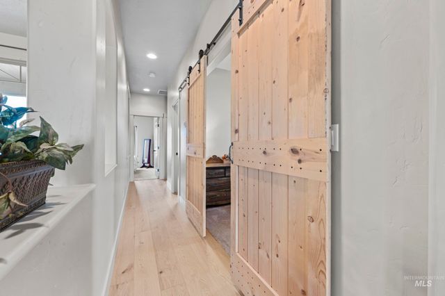 917 Silver Springs St, Middleton, ID 83644