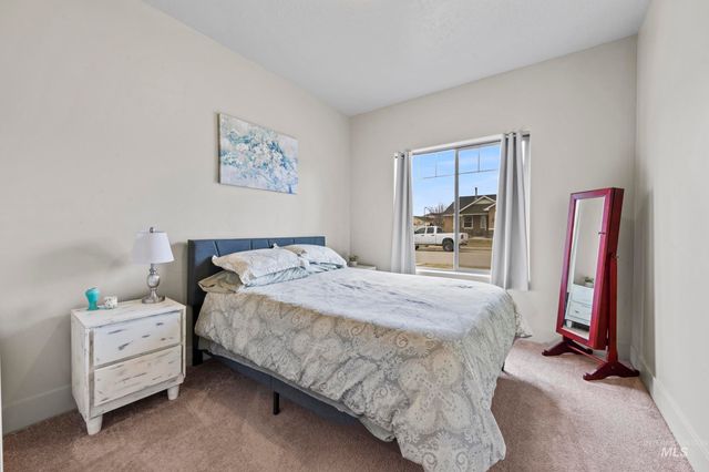 917 Silver Springs St, Middleton, ID 83644