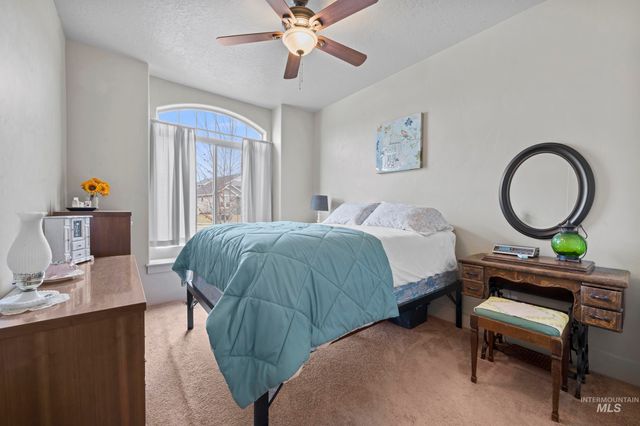 917 Silver Springs St, Middleton, ID 83644